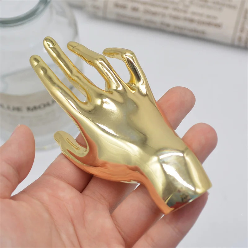 Hyperbole Metal Smooth Palm Hand Shape Large Broochs For Women Men Punk Unique Creative Suit Pin Party Jewelry 240106bj