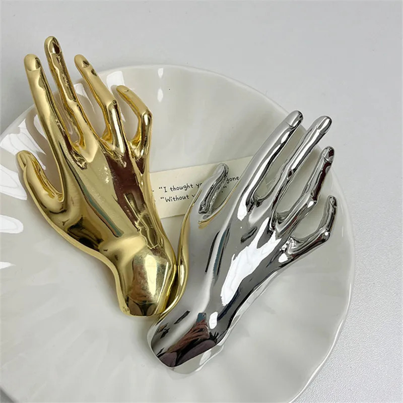 Hyperbole Metal Smooth Palm Hand Shape Large Broochs For Women Men Punk Unique Creative Suit Pin Party Jewelry 240106bj
