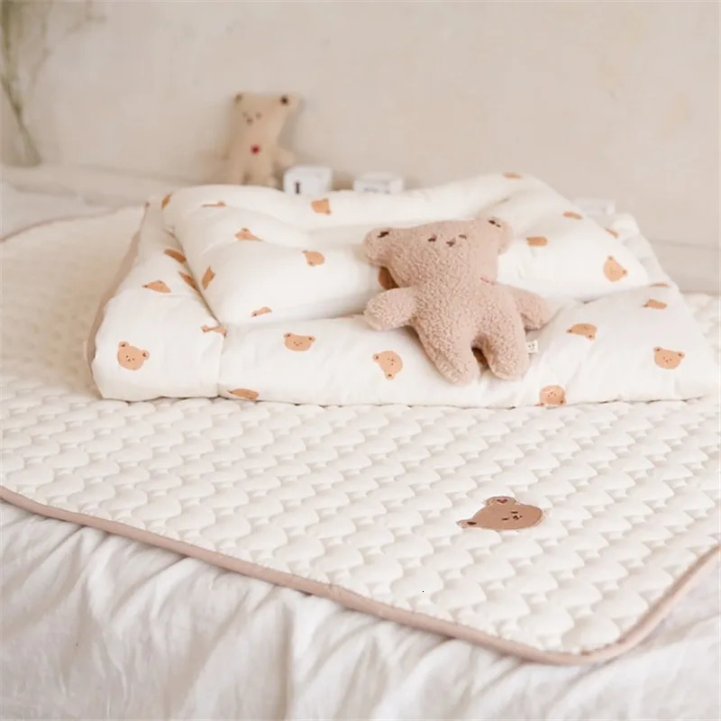 Korean Bear Bunny Embroidered Baby Diaper Changing Pad Washable Waterproof Children Mattress 240106