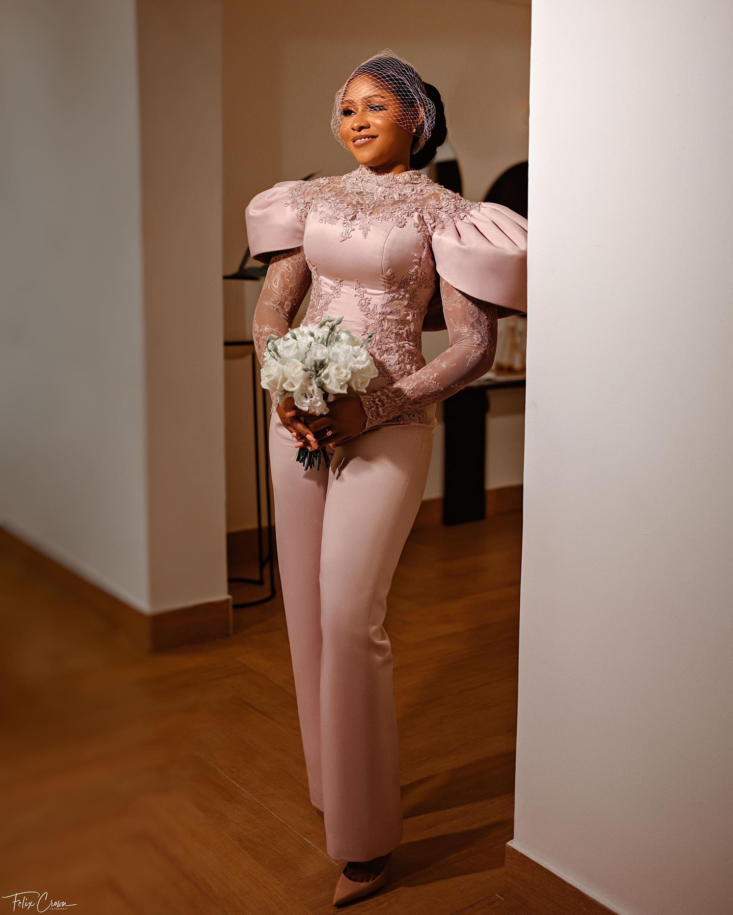 Stunning Jumpsuit Wedding Dresses With Detachable Train Lace Bridal Gowns Long Sleeves Appliqued High Neckline Satin Vestido De Novia 415