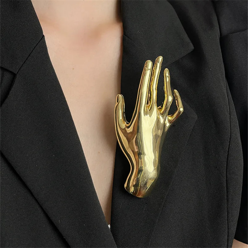 Hyperbole Metal Smooth Palm Hand Shape Large Broochs For Women Men Punk Unique Creative Suit Pin Party Jewelry 240106bj