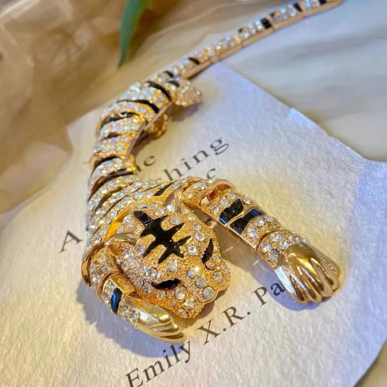 Arrival Gold Silver Plated Rhinestones Large Tiger Brooches Jewelry High Grade Animal Pin Clothing Accessories Good Gift 240109