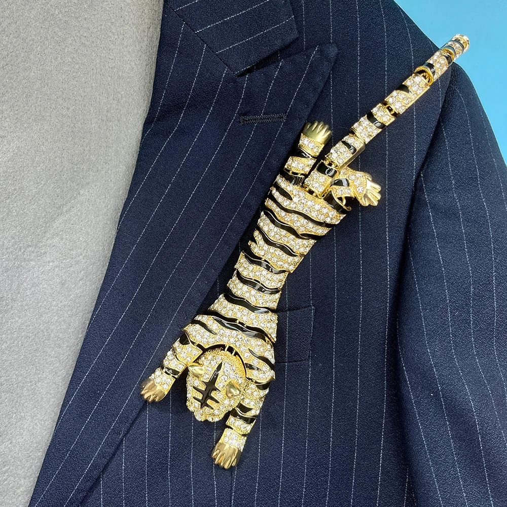 Arrival Gold Silver Plated Rhinestones Large Tiger Brooches Jewelry High Grade Animal Pin Clothing Accessories Good Gift 240109