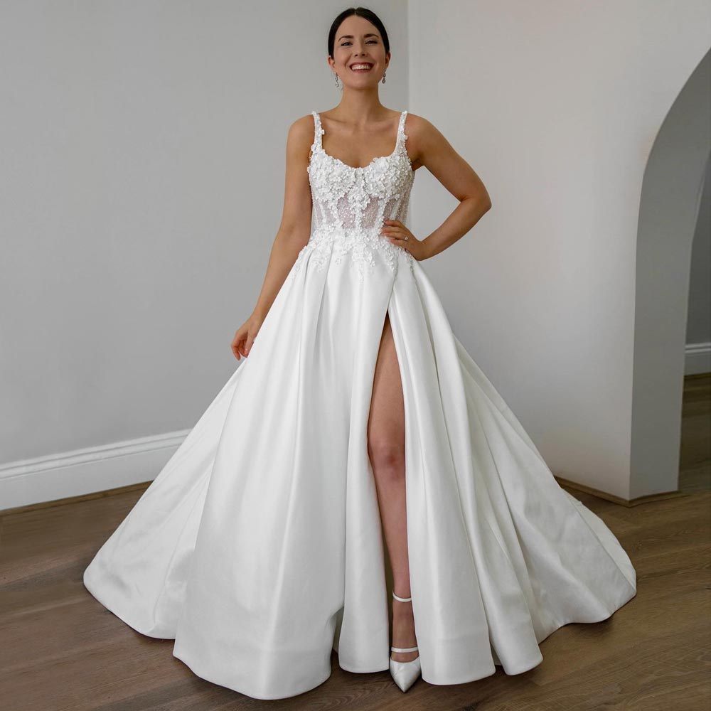 Stylish Appliqued Wedding Dresses Pearls Side Split Bridal Gowns Sequined A e Sweep Train Satin Vestido De Novia