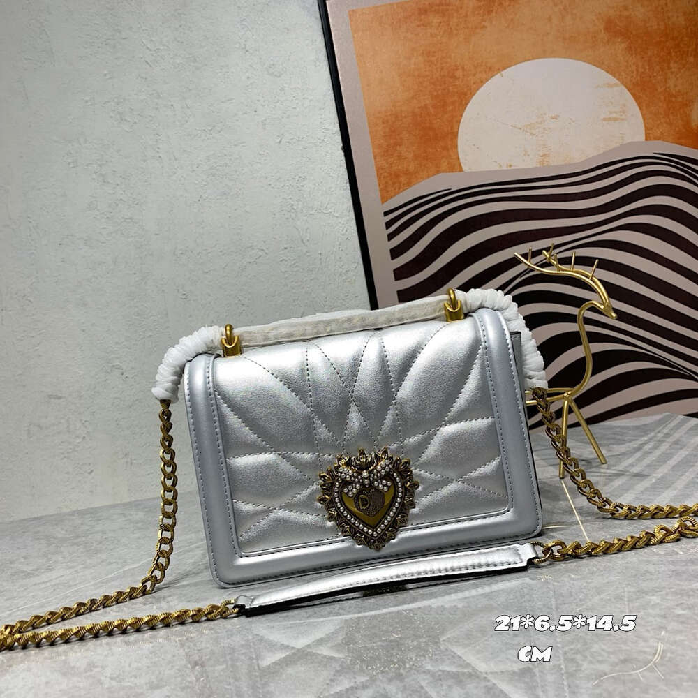 Top Designer Bag Fashion Heart-shaped Hardware Women Chain Bag 21cm Leather Mini Shoulder Crossbody Bag Purse Nice Gift