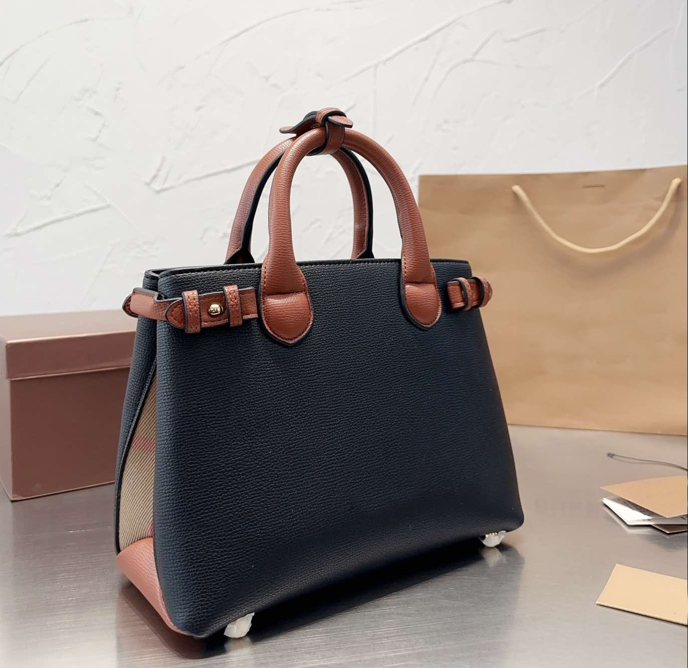 Designer bags Womens luxury handbag Large capacity shopping bag Classic style Letter shoulder bag Top leather lady temperament totes