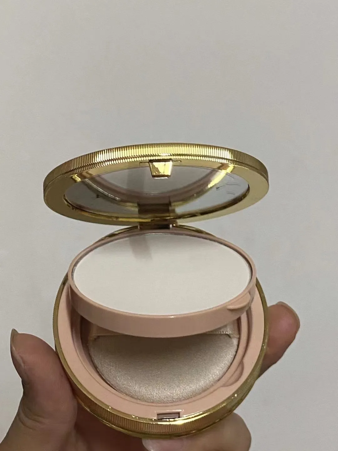 Brand GU 01 00 02 Pressed Powder Beauty Foundation Mat Nature With Handbag Pouder De Beaute Embellissante