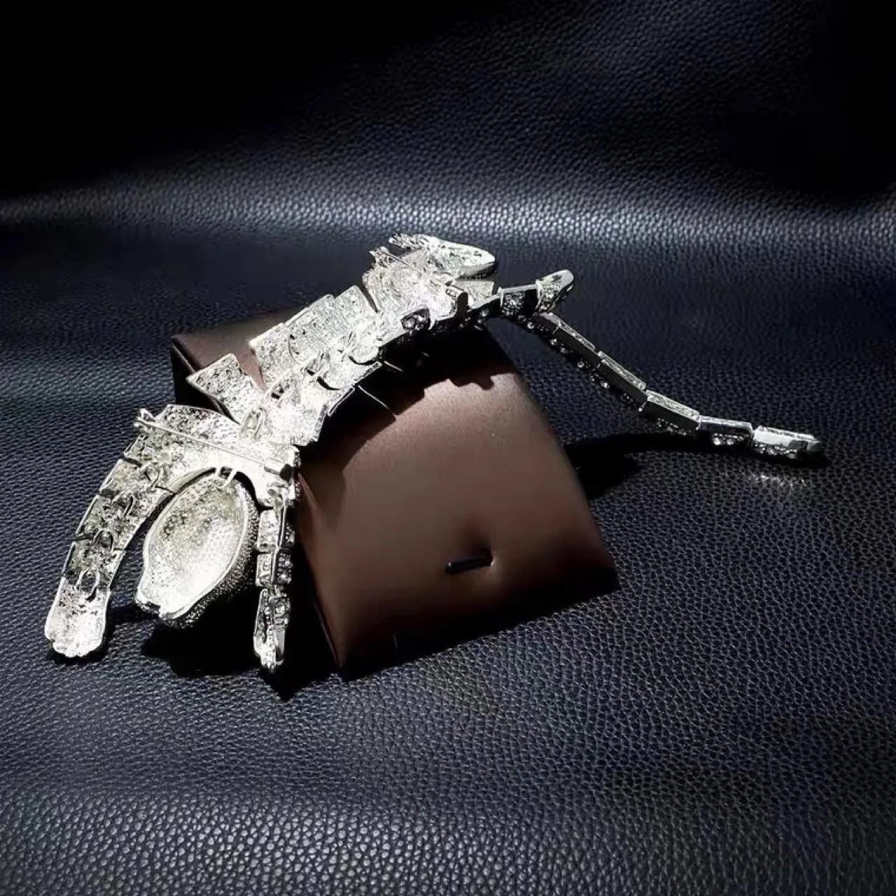 Arrival Gold Silver Plated Rhinestones Large Tiger Brooches Jewelry High Grade Animal Pin Clothing Accessories Good Gift 240109