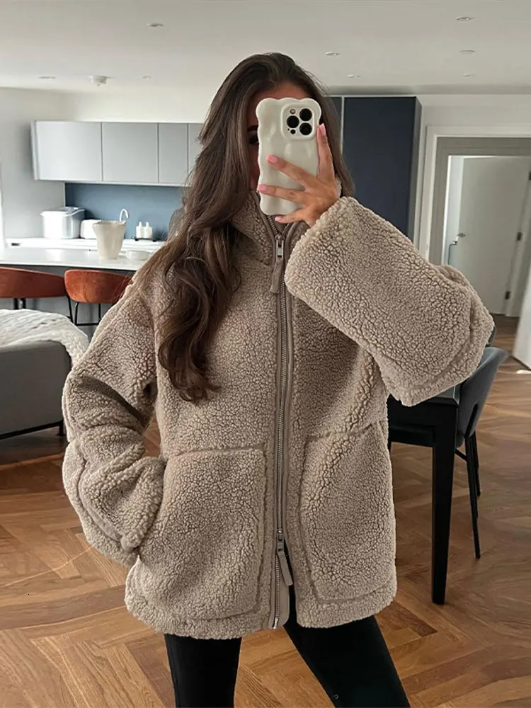 Solid Stand Collar Women Lamb Wool Jacket Fashion Long Sleeve Pockets Zipper Jackets Winter Warm Chic Lady Streetwear 240110