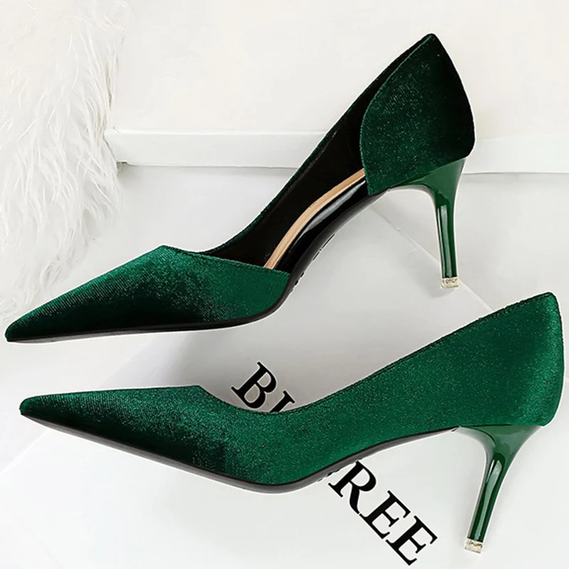 Western Style Fashion Simplicity Party Women Shoes 7cm Thin High Heels Shallow Pointed Toe Side Hollow Velvet Ladies Pumps Green 240110