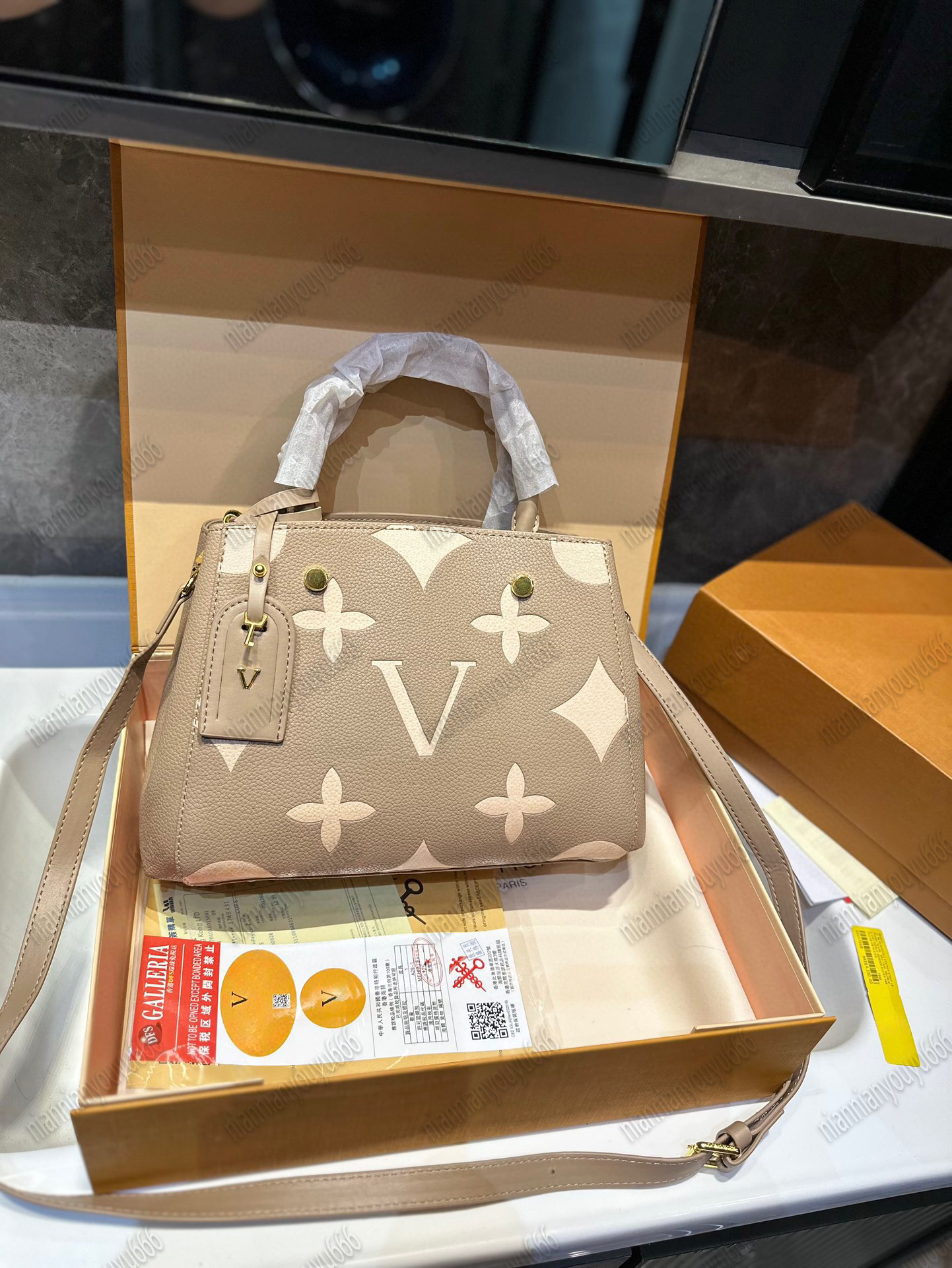 Designer Bags MONTAIGNES M41056 Women Designers Handbags Luxurys Shopping bag classic brand leather large capacity handbag luxury designer M41056 M41055