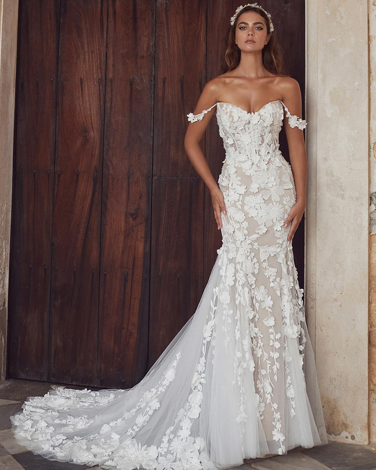Elegant Mermaid Wedding Dresses Lace 3D Ral Appliques Sleeveless Bridal Gowns Off Shoulder Illusion Bride Dress Sweep Train Robe 0219