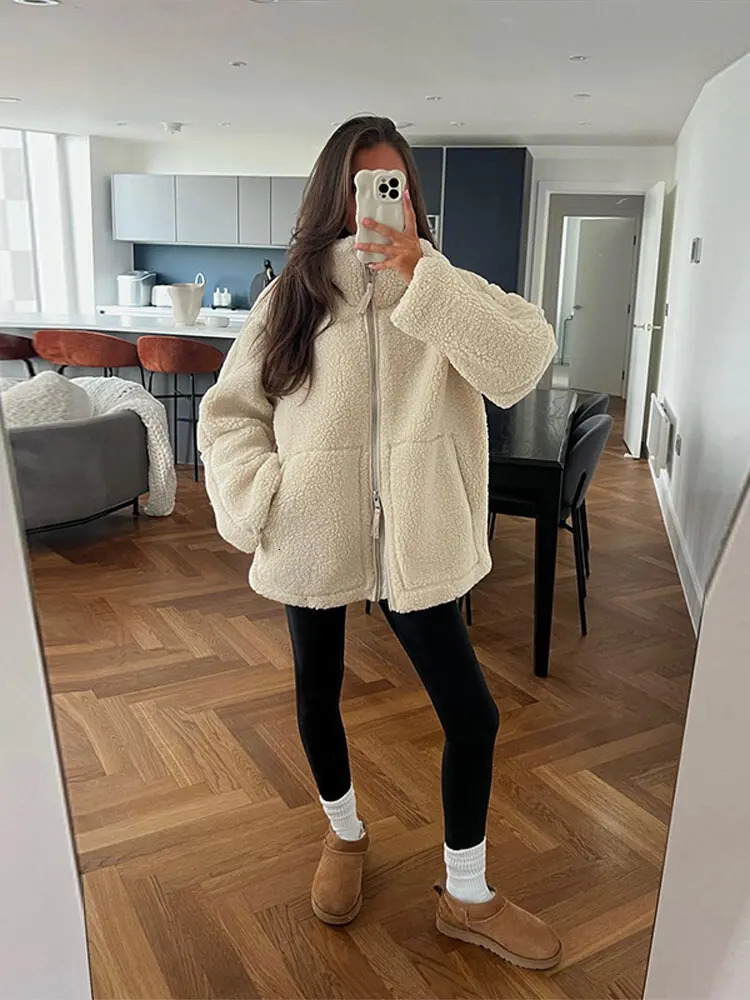 Solid Stand Collar Women Lamb Wool Jacket Fashion Long Sleeve Pockets Zipper Jackets Winter Warm Chic Lady Streetwear 240110