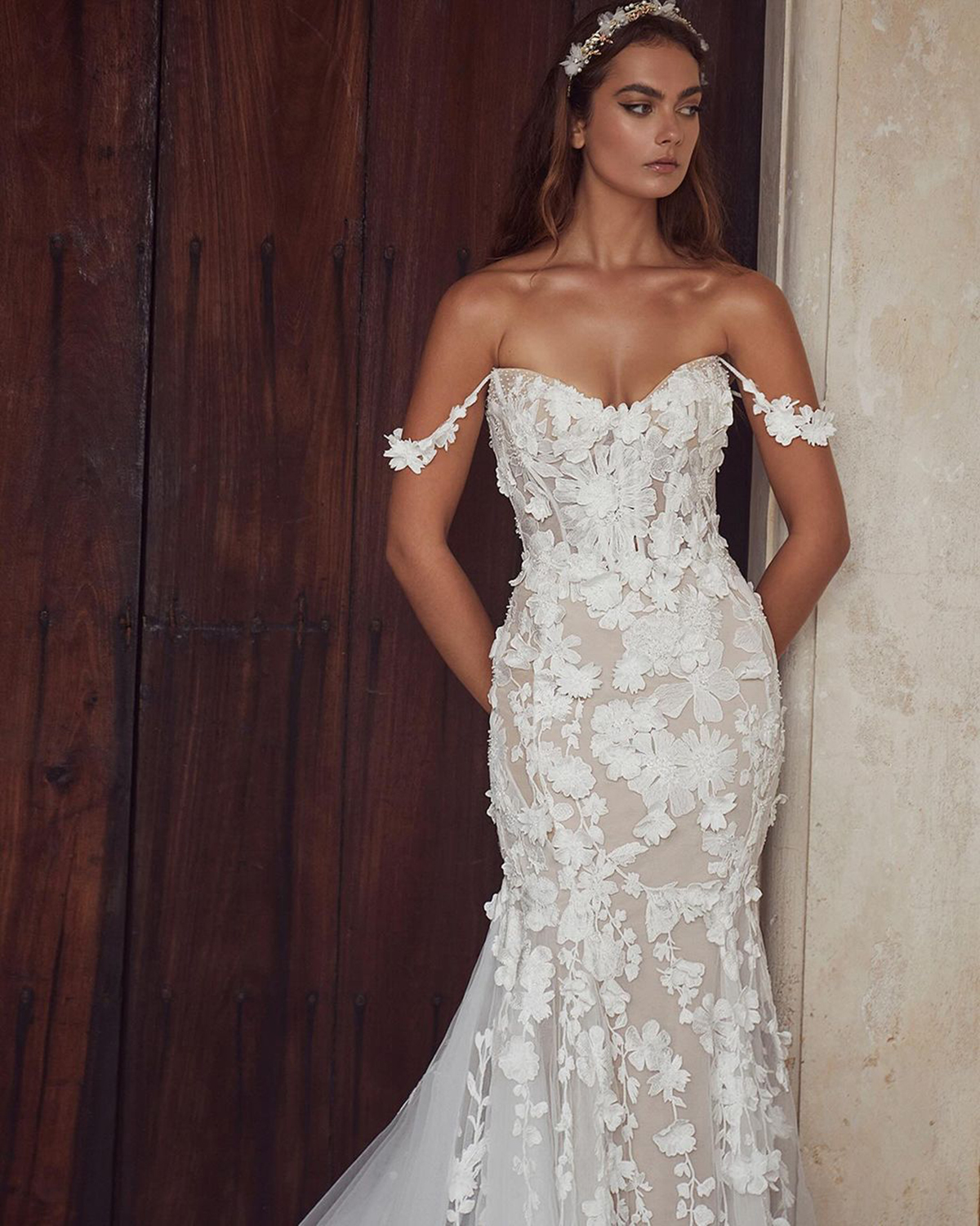 Elegant Mermaid Wedding Dresses Lace 3D Ral Appliques Sleeveless Bridal Gowns Off Shoulder Illusion Bride Dress Sweep Train Robe 0219