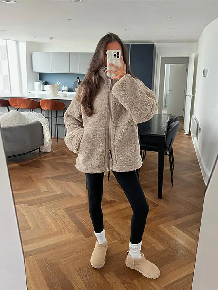 Solid Stand Collar Women Lamb Wool Jacket Fashion Long Sleeve Pockets Zipper Jackets Winter Warm Chic Lady Streetwear 240110