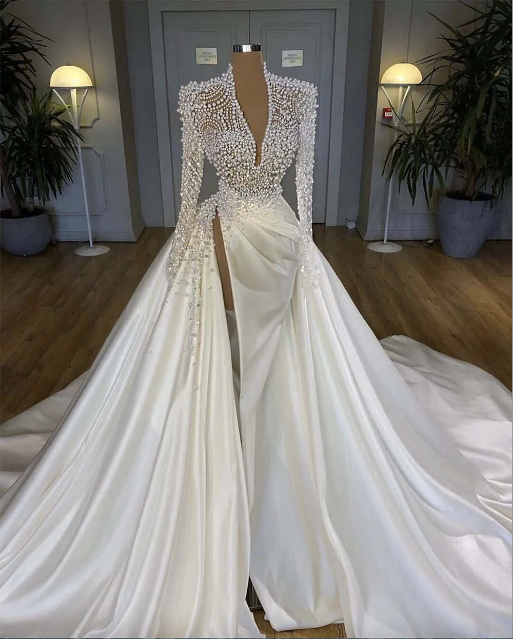 Illusion Pearls Crystal country wedding dresses 2024 african long sleeve Side Split Arabic Satin church garden bridal reception gowns Robe de mariee