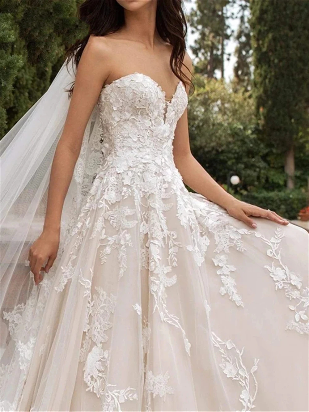 e Lace Appliques A Romantic Wedding Dress for Bride Sweetheart Necke Sleeveless Bohemian Bridal Gowns Court Train Chic Garden Tulle Long Formal Dresse