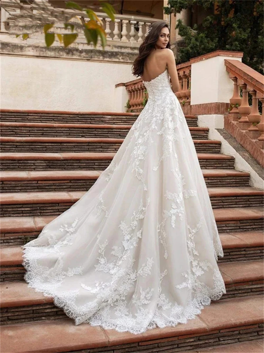 e Lace Appliques A Romantic Wedding Dress for Bride Sweetheart Necke Sleeveless Bohemian Bridal Gowns Court Train Chic Garden Tulle Long Formal Dresse