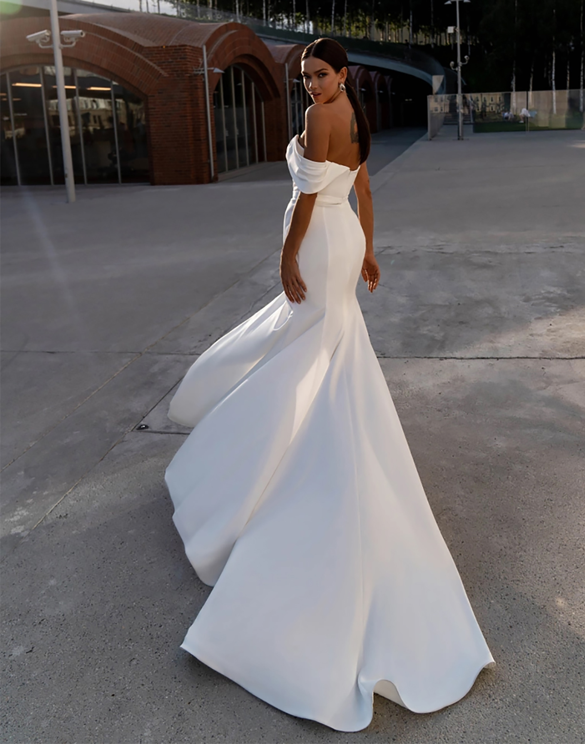 Chic Satin Off Shoulder Mermaid Wedding Sequined Side Split Bridal Gowns Short Sleeves V Neck Bride Dresses Custom Made 0219