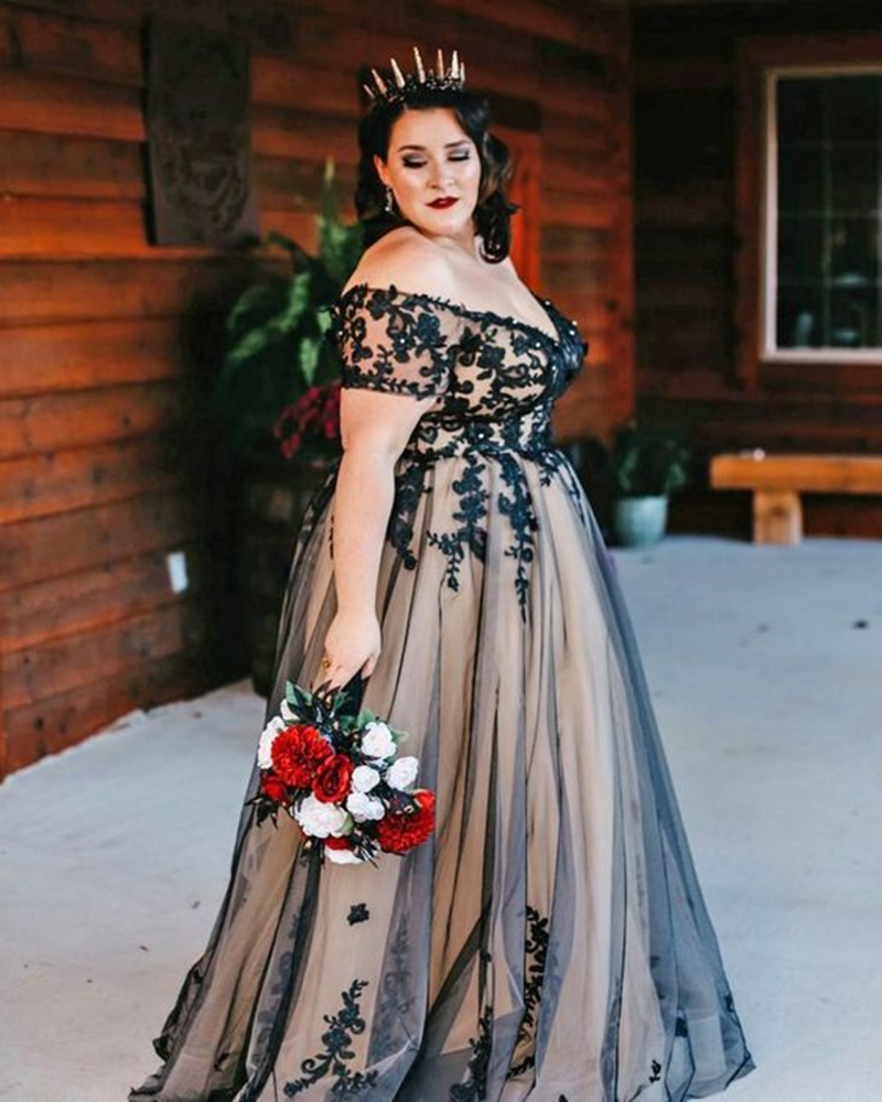 Vintage Black And Champagne A Line Garden Wedding Dress For Bride Lace Appliques V-Neck Plus Size Bridal Gowns Floor Length Short Sleeves Gothic Vesti