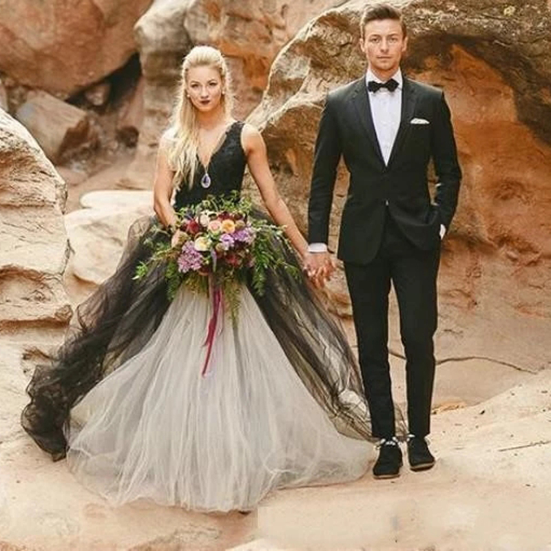 Vintage Black And White Tulle Wedding Dresses V-Neck Sexy Backless Long Ball Gown Court Train Gothic Bride Dress