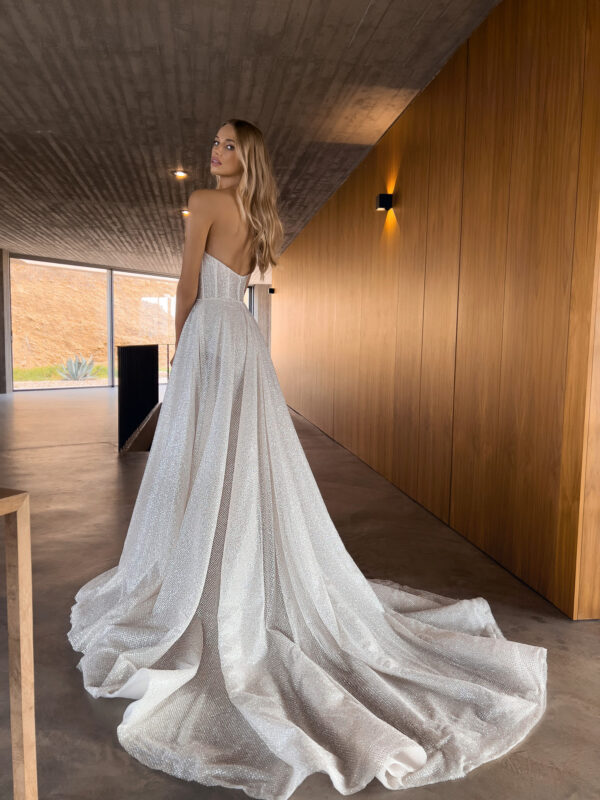 Boho A Line Wedding Dresses Bone Bodice Strapless Sequins Dress Slit Backless Glitter Designer Wedding Bridal Gowns 0616