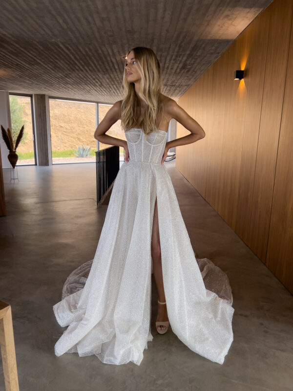 Boho A Line Wedding Dresses Bone Bodice Strapless Sequins Dress Slit Backless Glitter Designer Wedding Bridal Gowns 0616