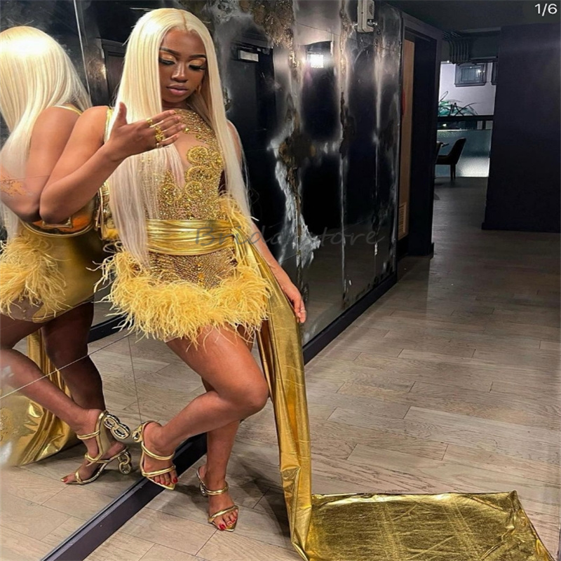 Black Girls Diamond Prom Dress With Feather Luxury Rhinestone Crystal Gold Evening Dress 2024 Baddie Short Formal Homecoming Cocktail Party Dress 2024