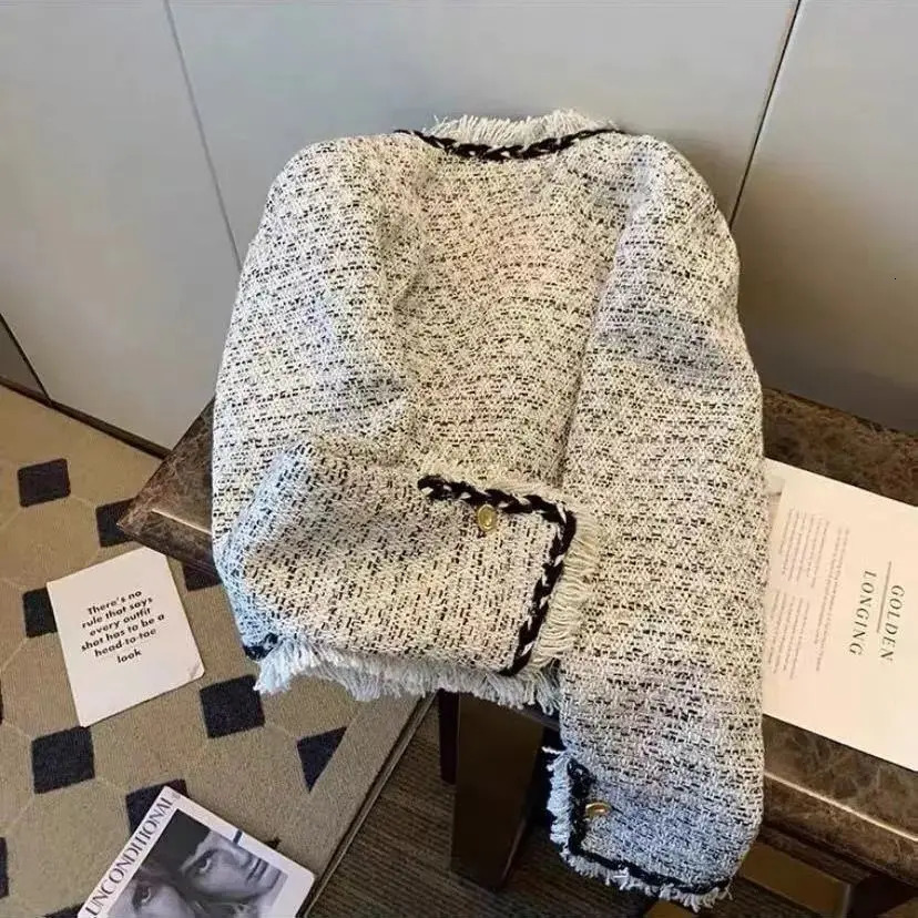 Elegant Korean Plaid Tweed Jacket Women Fall autumn winter Fashion Fringe Single Breasted oNeck Crop Coat All Match Lady E05 240112