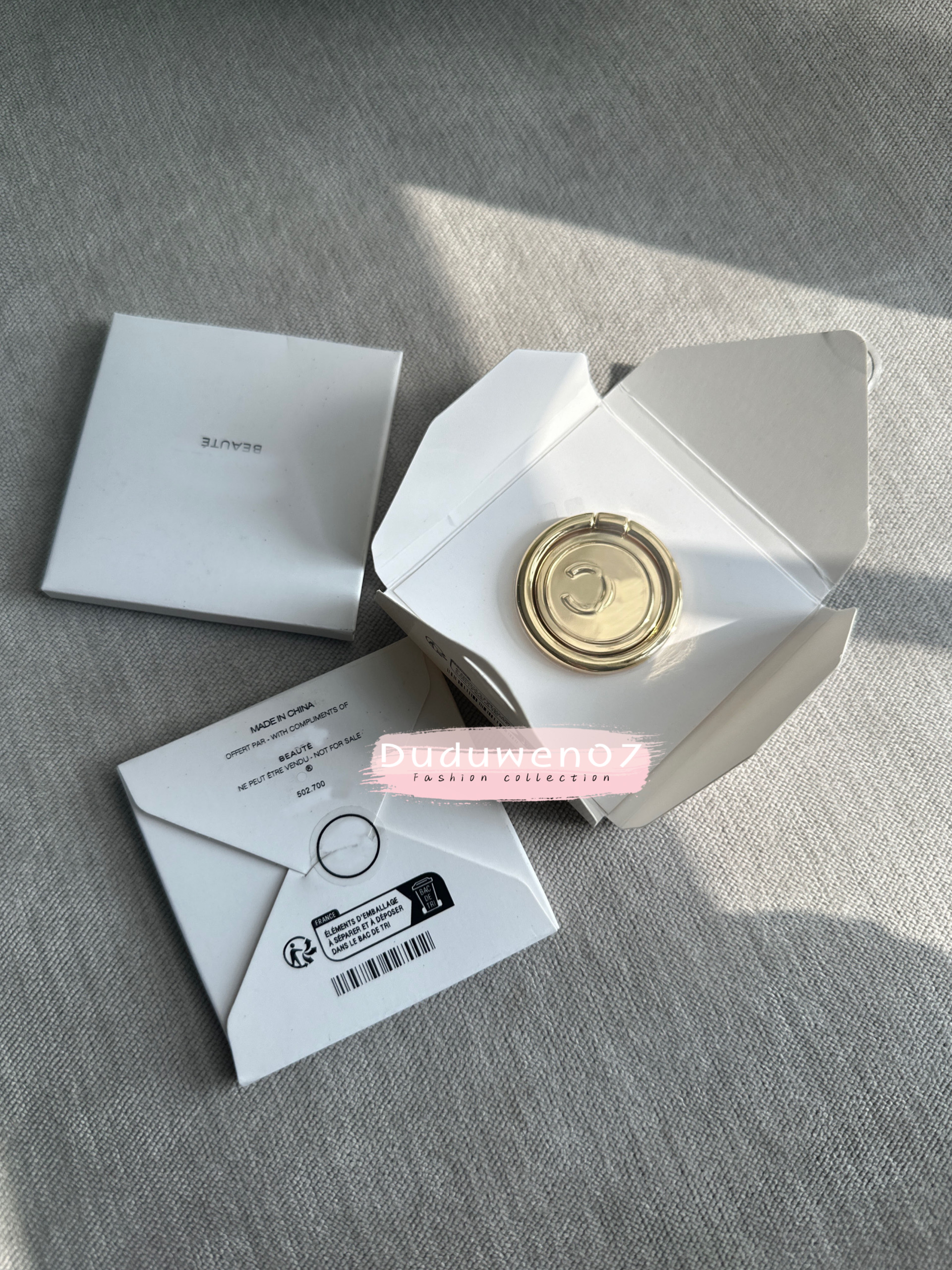 2024 NEW party gift phone holder metal part classical double-C gift selfadhesive holder collection gift