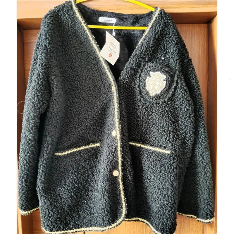 Temperament Vneck Single Breasted Big Pocket Tweed Coats For Women Winter Plus Velvet Size 5xl Jacket Elegant Casual Tops 240112