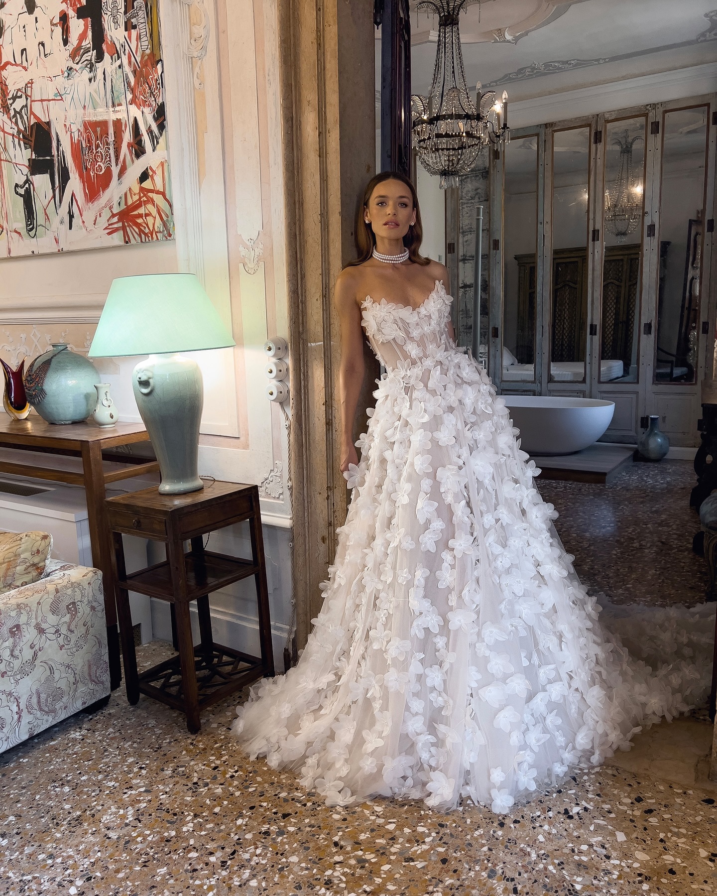 A Line Boho Dresses Bone Bodice Illusion V Neck Dress Sweep Train Full Floral Appliques Tulle Designer Wedding Bridal Gowns ppliques