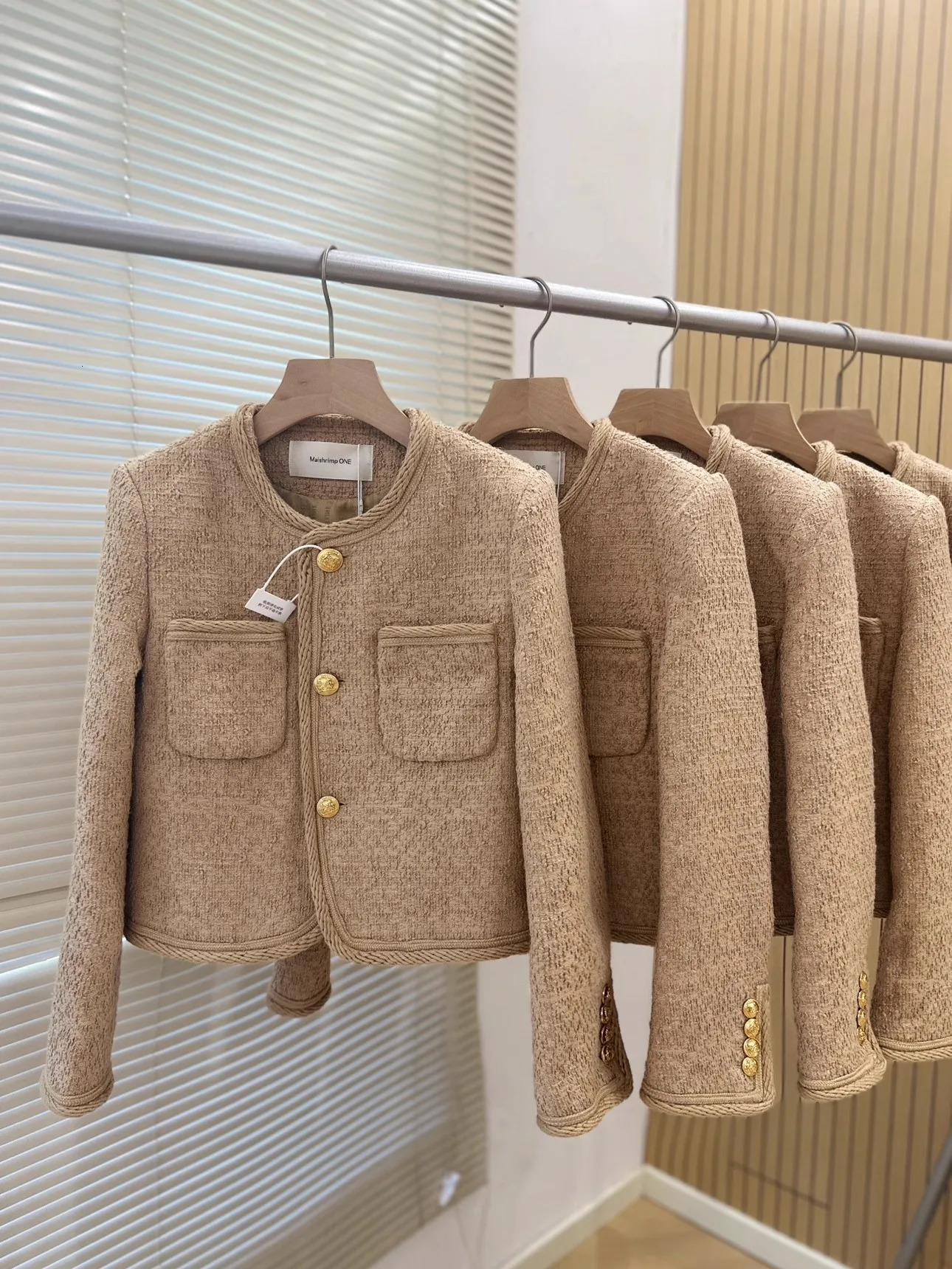 Elegant Women Tweed Jacket Autumn Long Sleeve Button Frayed Cropped Female Fashion Oneck Pocket Short Coats 240112