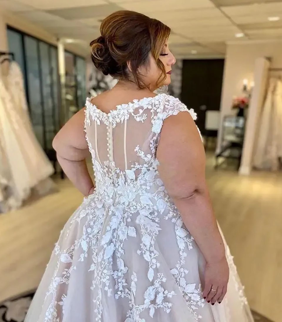 White Wedding Dresses Ivory Bridal Gowns A Line V-Neck Sleeveless Floor-Length Applique Beaded Tulle Custom Zipper Lace Up Plus Size New