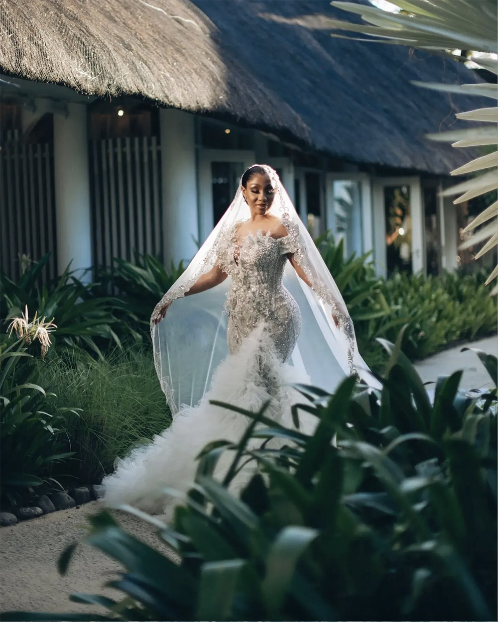 Luxury Pearls Beaded Mermaid Wedding Dresses with Ruffled Tulle Train African Bridal Dress Off the Shoulder Formal Occasion Gown