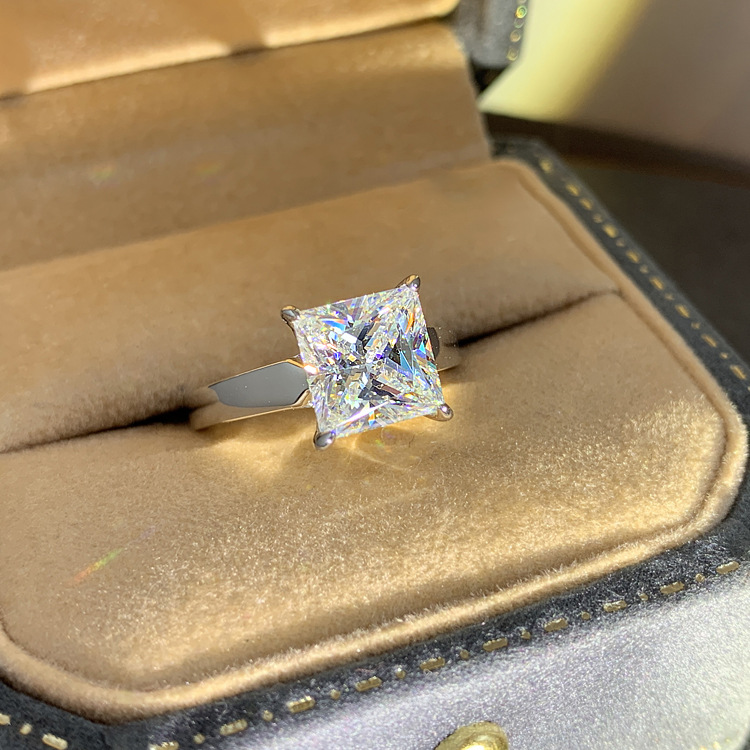 2024 Top Sell Wedding Rings Luxury Jewelry Solitaire Real 100% 925 Sterling Silver Princess Cut White Moissanite Diamond Gemstones Party Women Engagem