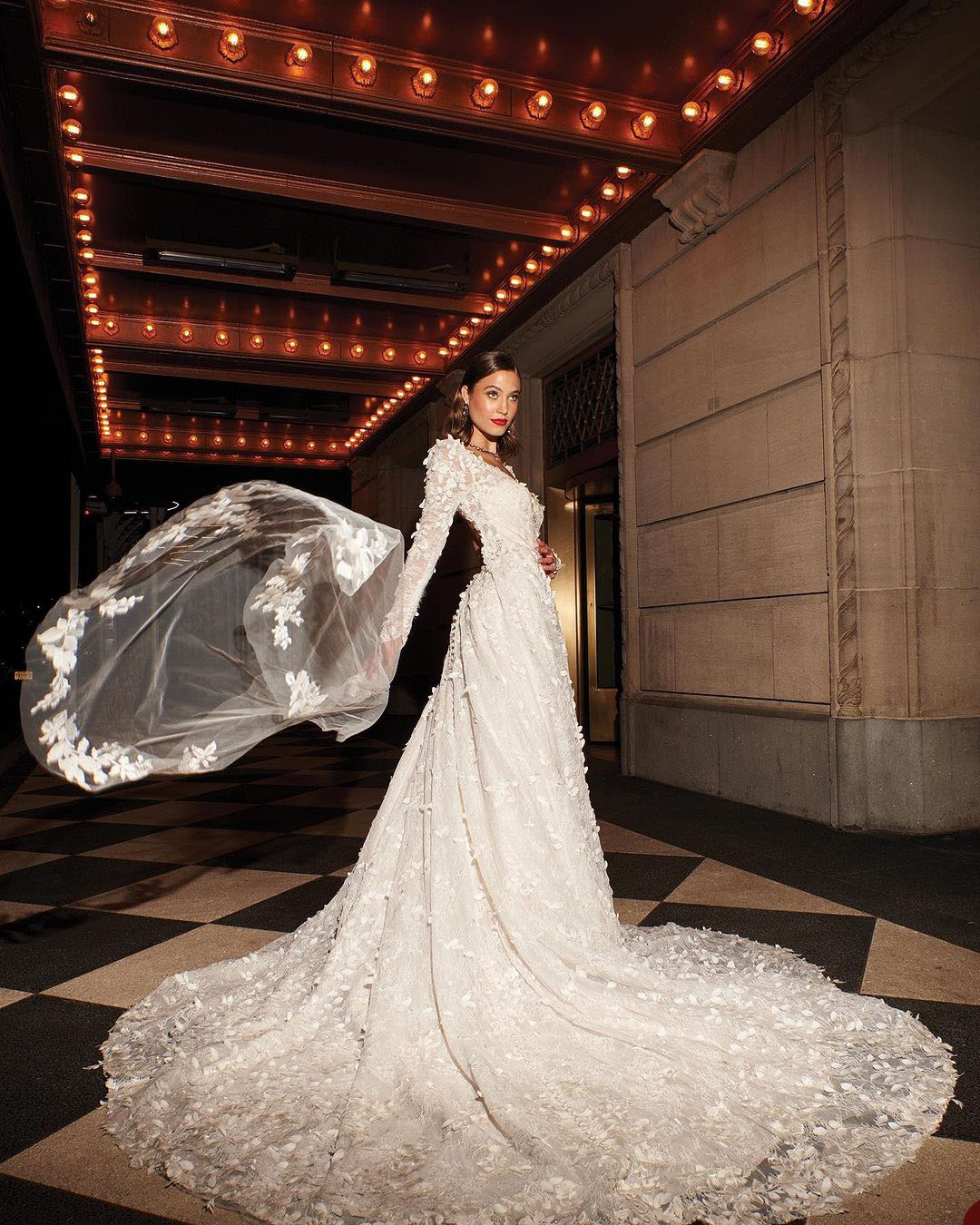Simple Lace A Line Wedding Dress Sexy Applique Backless Saudi Arabic Full Sleeve Bridal Gown Custom Made