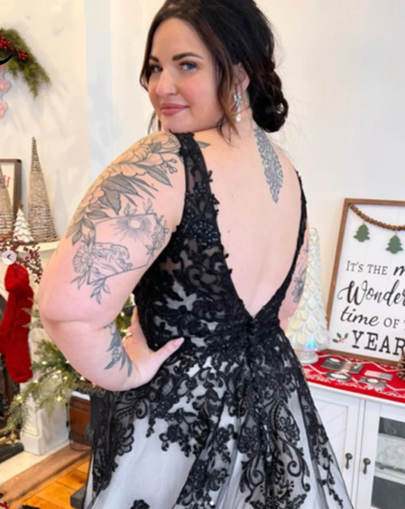 Black And White A Line Wedding Dresses Lace Appliques Long Gothic Bridal Gowns Sleeveless V-Neck Backless Plus Size Bride Dress Custom Made 2024