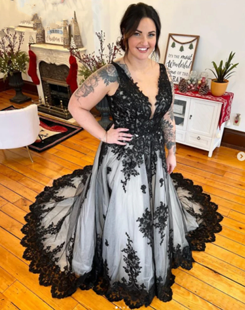 Black And White A Line Wedding Dresses Lace Appliques Long Gothic Bridal Gowns Sleeveless V-Neck Backless Plus Size Bride Dress Custom Made 2024