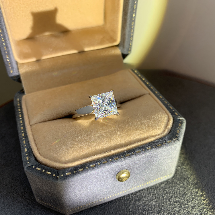 2024 Top Sell Wedding Rings Luxury Jewelry Solitaire Real 100% 925 Sterling Silver Princess Cut White Moissanite Diamond Gemstones Party Women Engagem