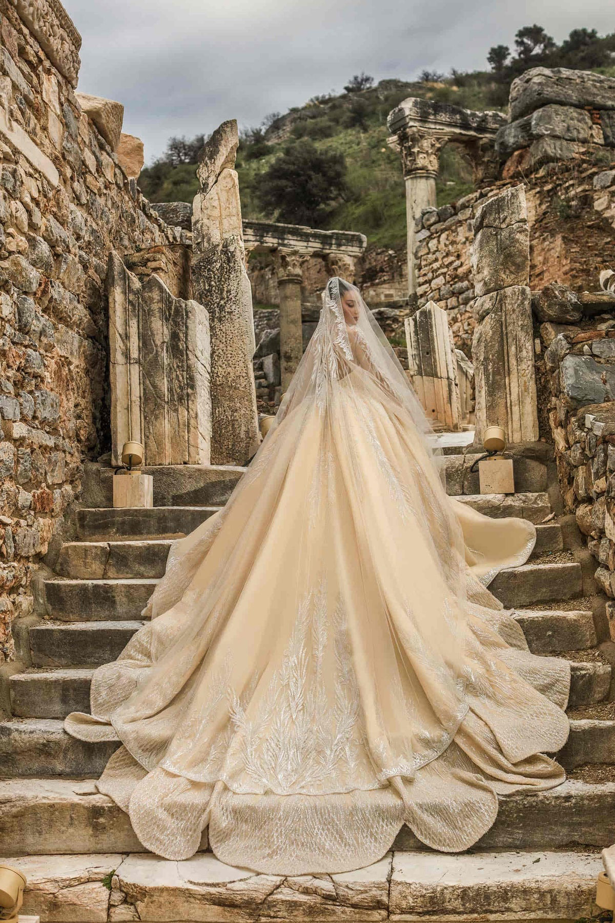 Modern Shine A-Line Wedding Dress Sexy Sequin V-Neck Long Sleeve Ball Gown Plus Size Sweep Train Bridal Gowns Dress Vestido De Novia Size Color Custom