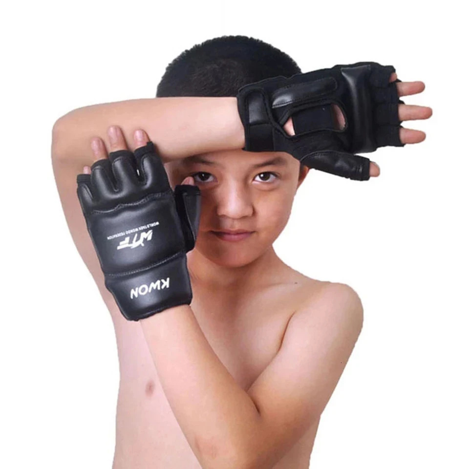 Leather Half Finger Kids Children Karate Boxing Gloves Mitts Sanda Karate Sandbag Taekwondo Protector Gloves MMA Muay Thai 240112
