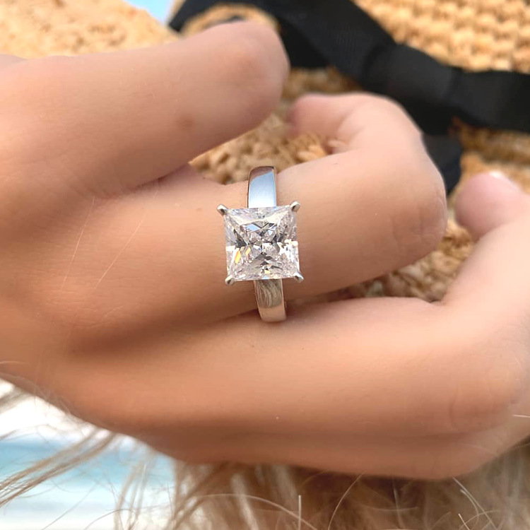2024 Top Sell Wedding Rings Luxury Jewelry Solitaire Real 100% 925 Sterling Silver Princess Cut White Moissanite Diamond Gemstones Party Women Engagem