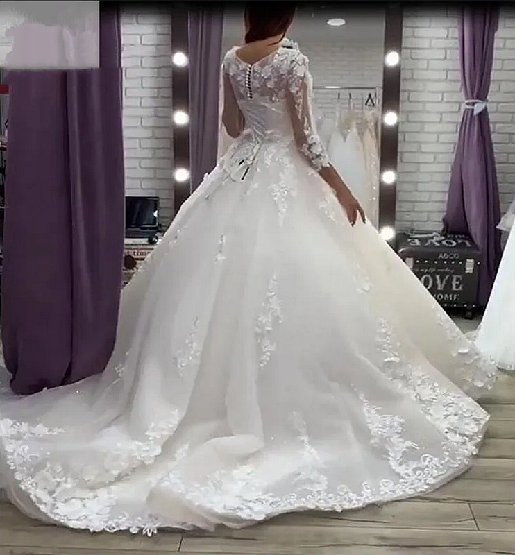 Luxury Wedding Dress 3D Floral Appliques Long Sleeves Princess Bridal Gowns Scoop Neck Glitter Tulle Ivory Lace Bride Dresses 2024