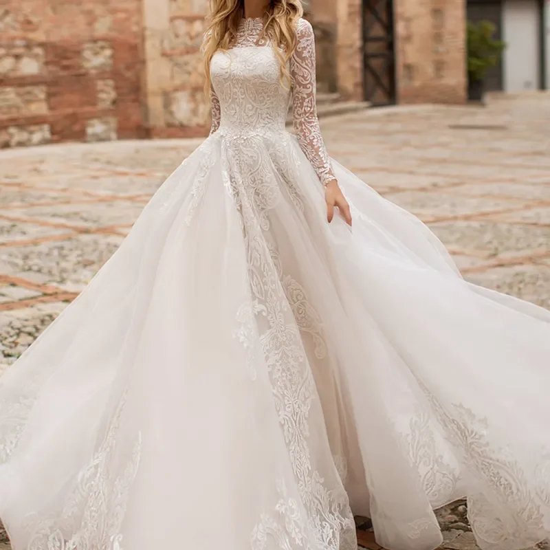 Ivory Tulle Long Sleeves Princess Wedding Dress A Line Gorgeous Bridal Gowns Lace Appliques Crew Neck Dubai Modest Chapel Bride Dresses Custom Made