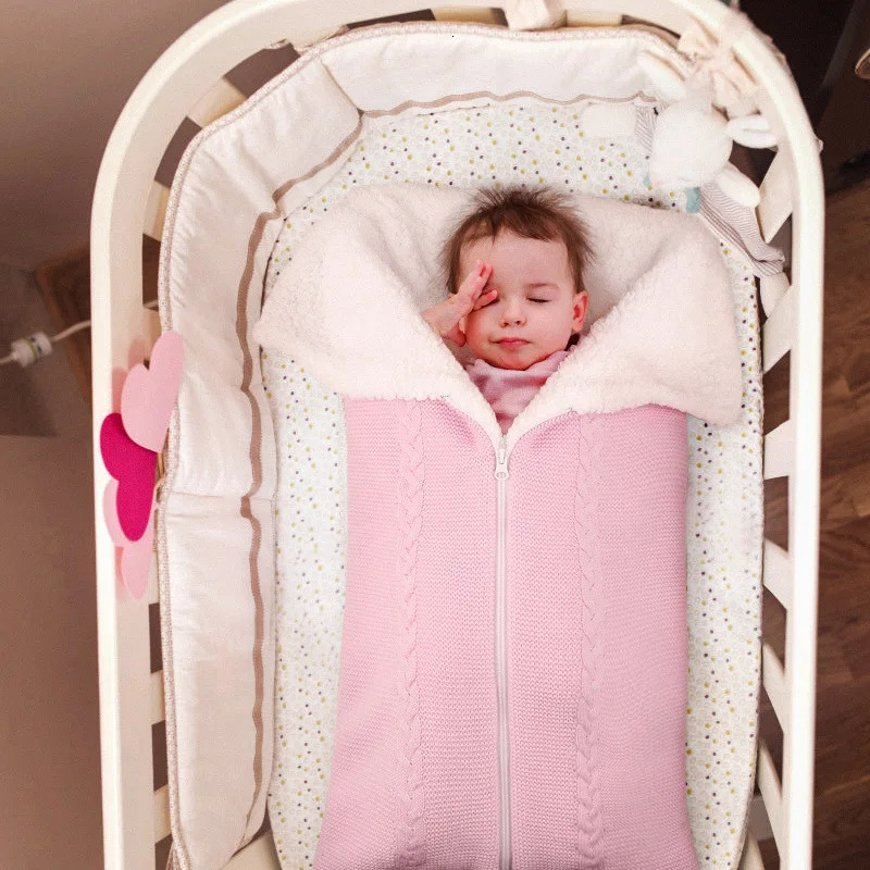 borns Sleeping Bag Thicken Winter Baby Envelope Knitted Stroller Swaddle Footmuff Toddler Slaapzak Kid Sleepsack Infant Sacks 240112