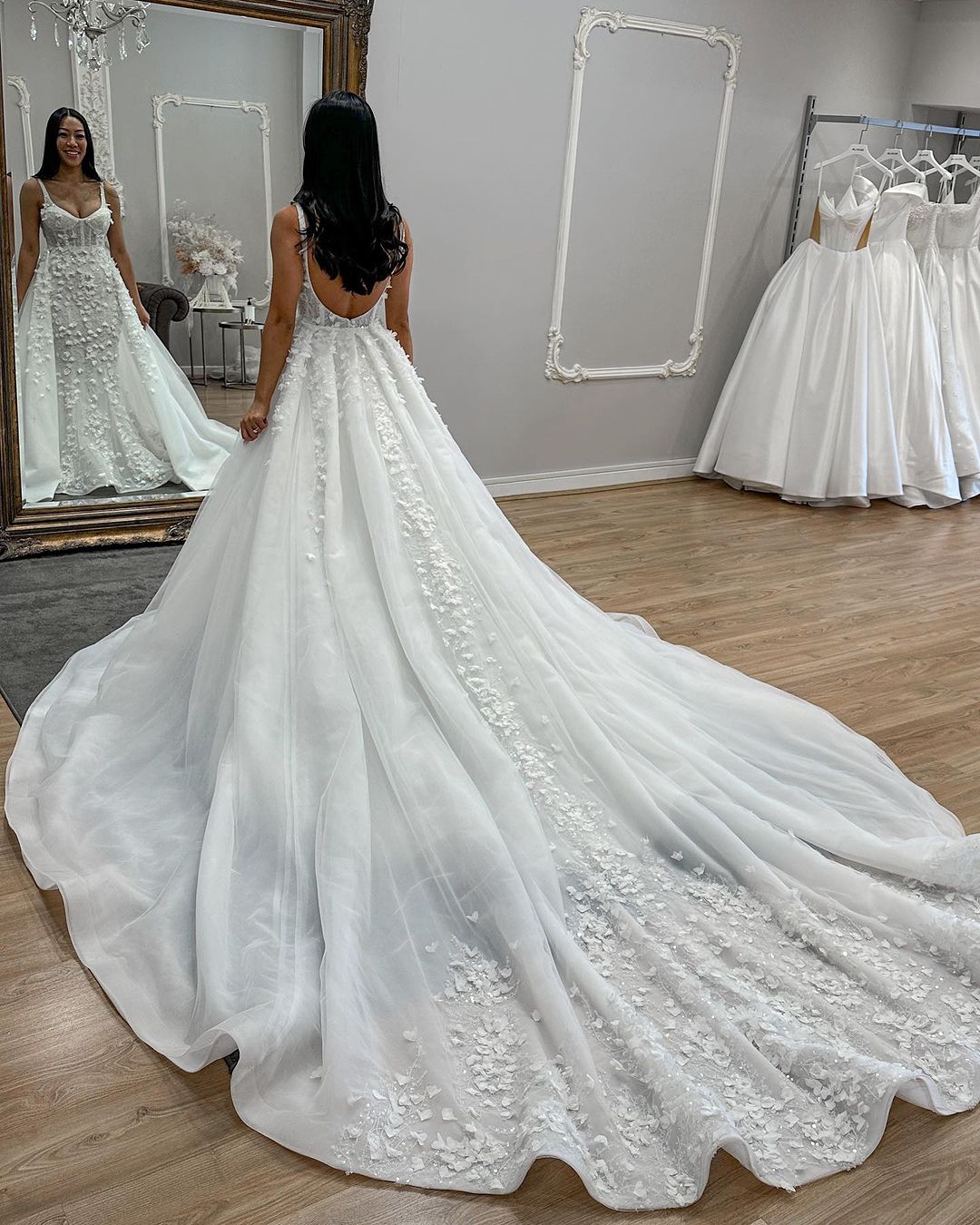 Luxurious Beading Mermaid Wedding Dress Exquisite Spaghetti Straps 3D Floral Applique Bridal Gown Custom Made