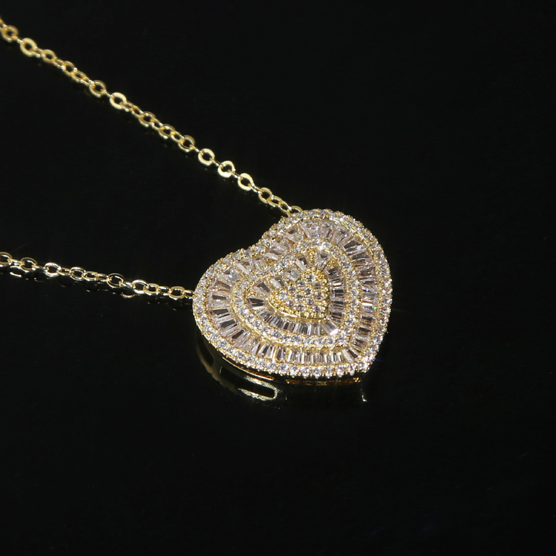 Classic Elegant Iced Out Heart Love Pendant Necklace Glossy Charms Iced Out Prong Setting CZ Cubic Zirconia Hip Hop Women Gift Jewelry