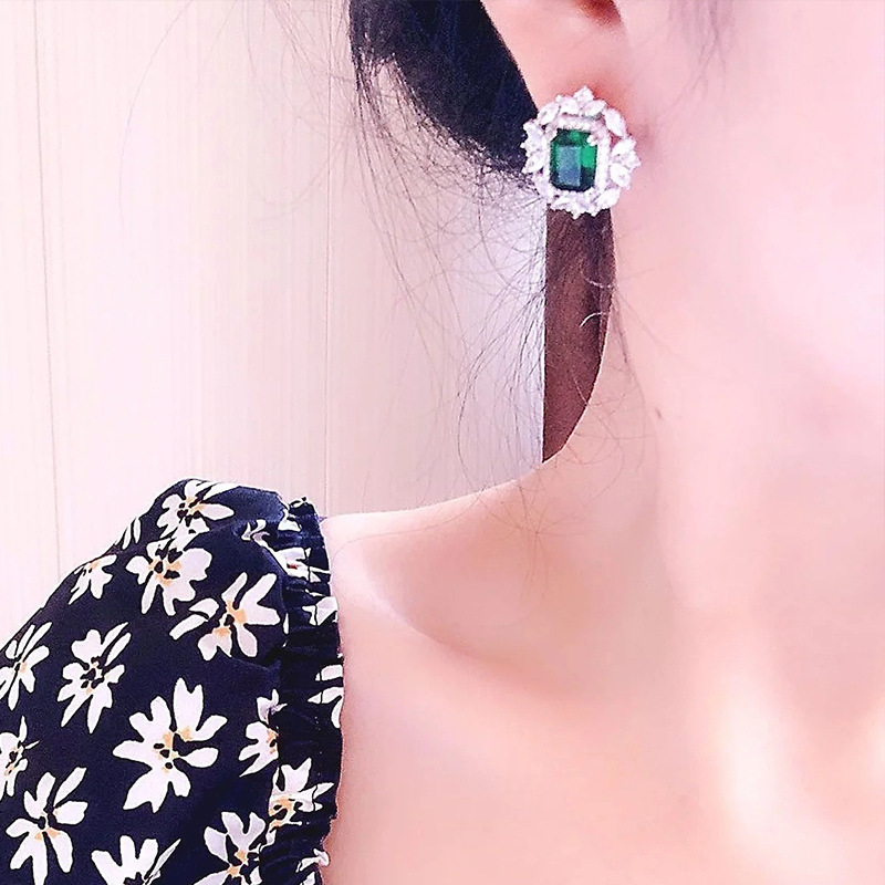 2024 Stud Earrings 925 Sterling Silver Princess Cut Emerald Zircon CZ Diamond Luxury Jewelry High Quality Party Eternity Women Bridal Earring For Love