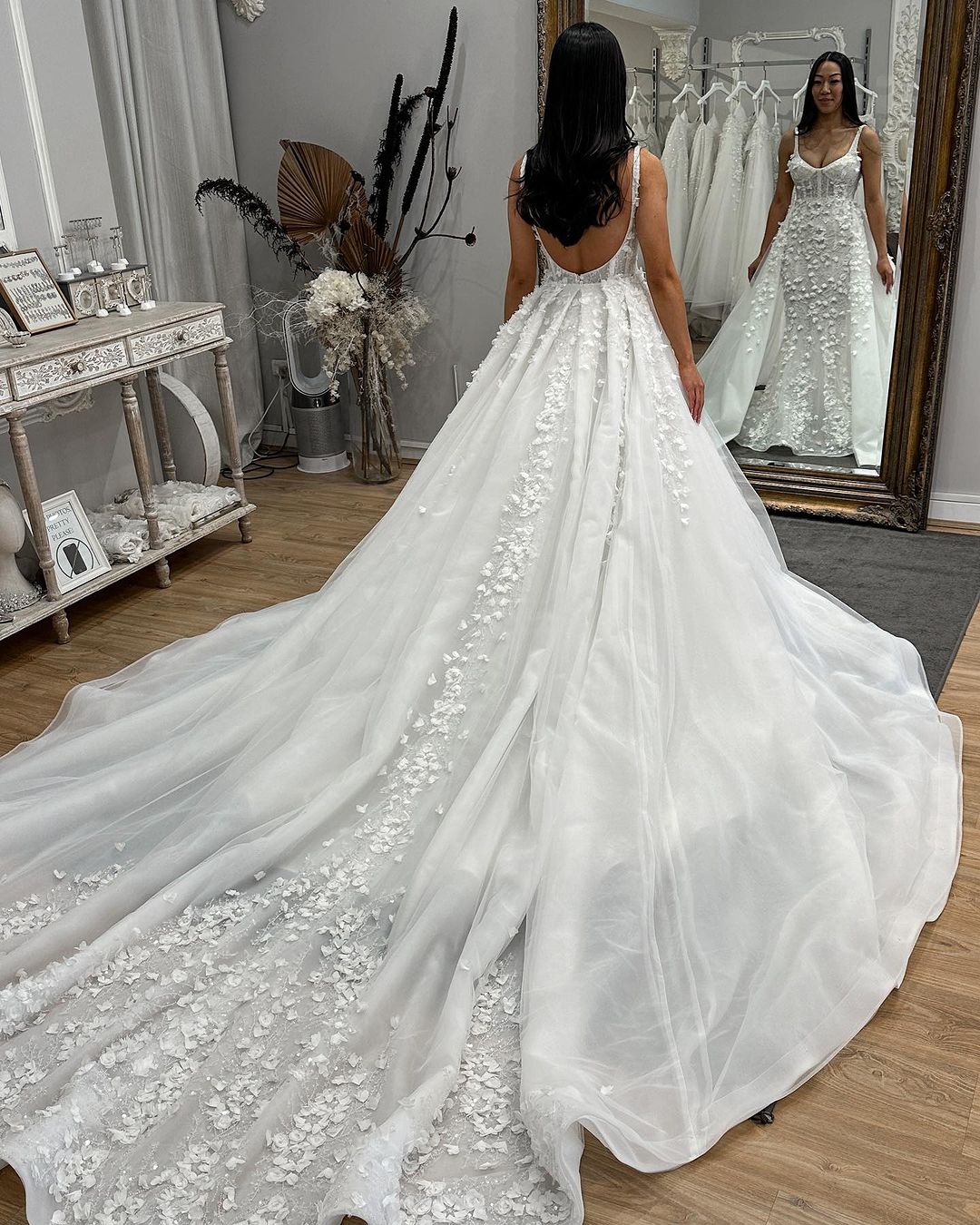 Luxurious Beading Mermaid Wedding Dress Exquisite Spaghetti Straps 3D Floral Applique Bridal Gown Custom Made